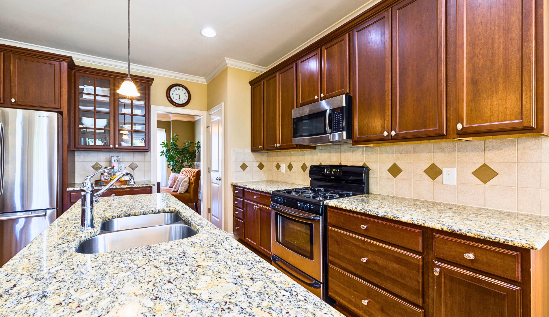 Should You Paint or Replace Your Kitchen Cabinets